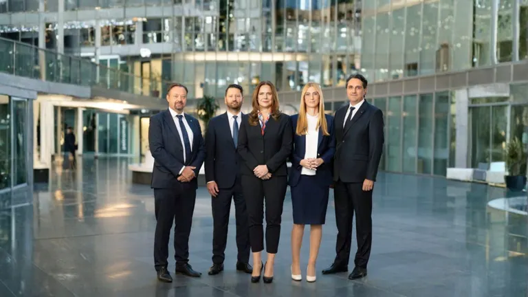 OMV Petrom Executive Board posing with CEO Christina Verchere, CFO Alina Popa, E&P responsible Cristian Hubati, R&M responsible Radu Căprău and G&P responsible Franck Neel